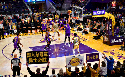 NBA 2026季后赛湖人队与勇士队篮球比赛直播现场